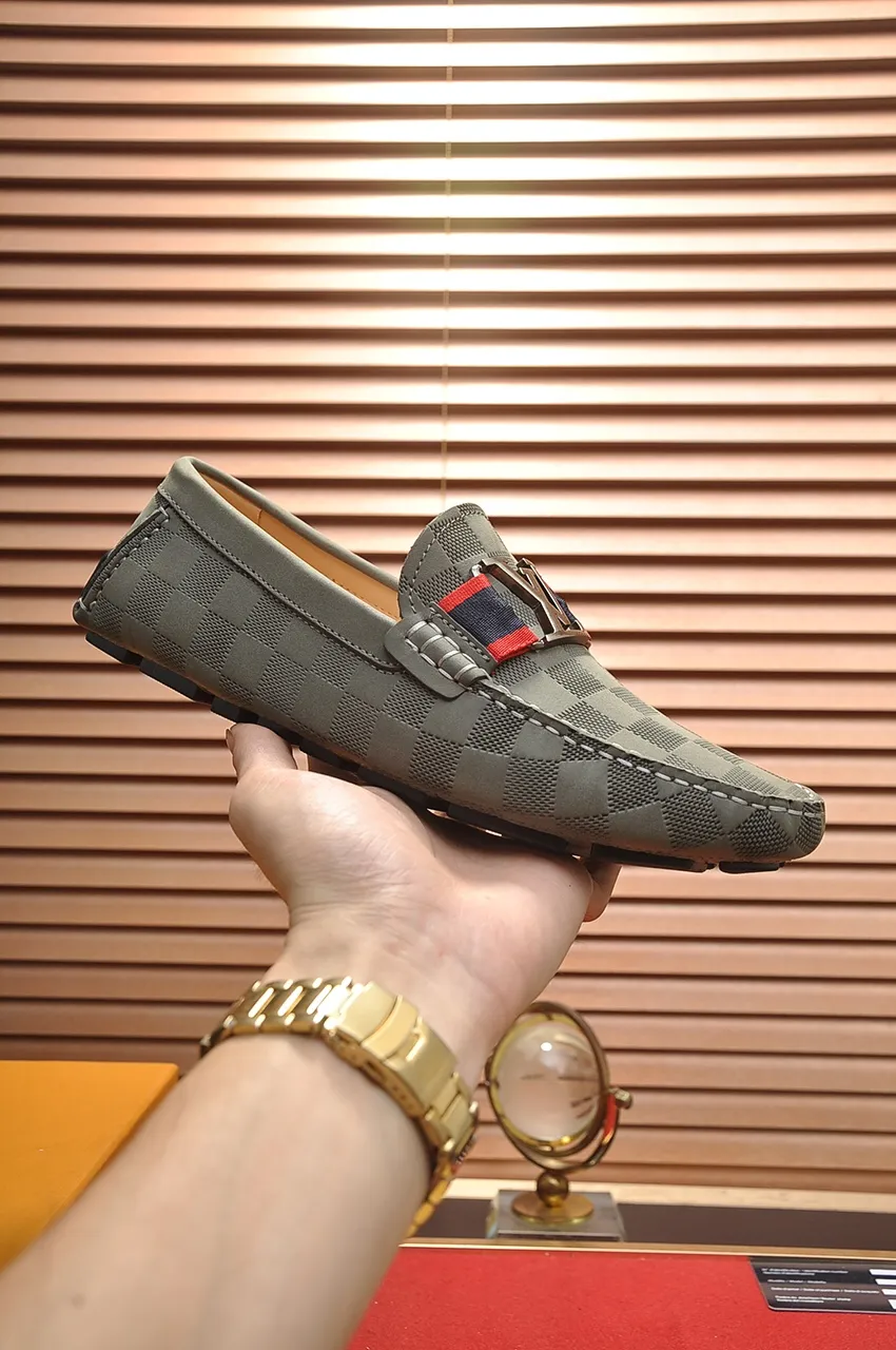 Men's men's shoes 💰420💶 [LV Doudou shoes] (water-dyed cowhide lining) new model is on the market, available on the official website. The new Doudou shoes are processed into single-color materials, and the uppers are made of imported horsehide leather. The body of the shoe is fully hemmed with mark thread, and is lined with imported original cowhide leather. The elegant shoe shape is super suitable for all-matching, and the size is 38-44.